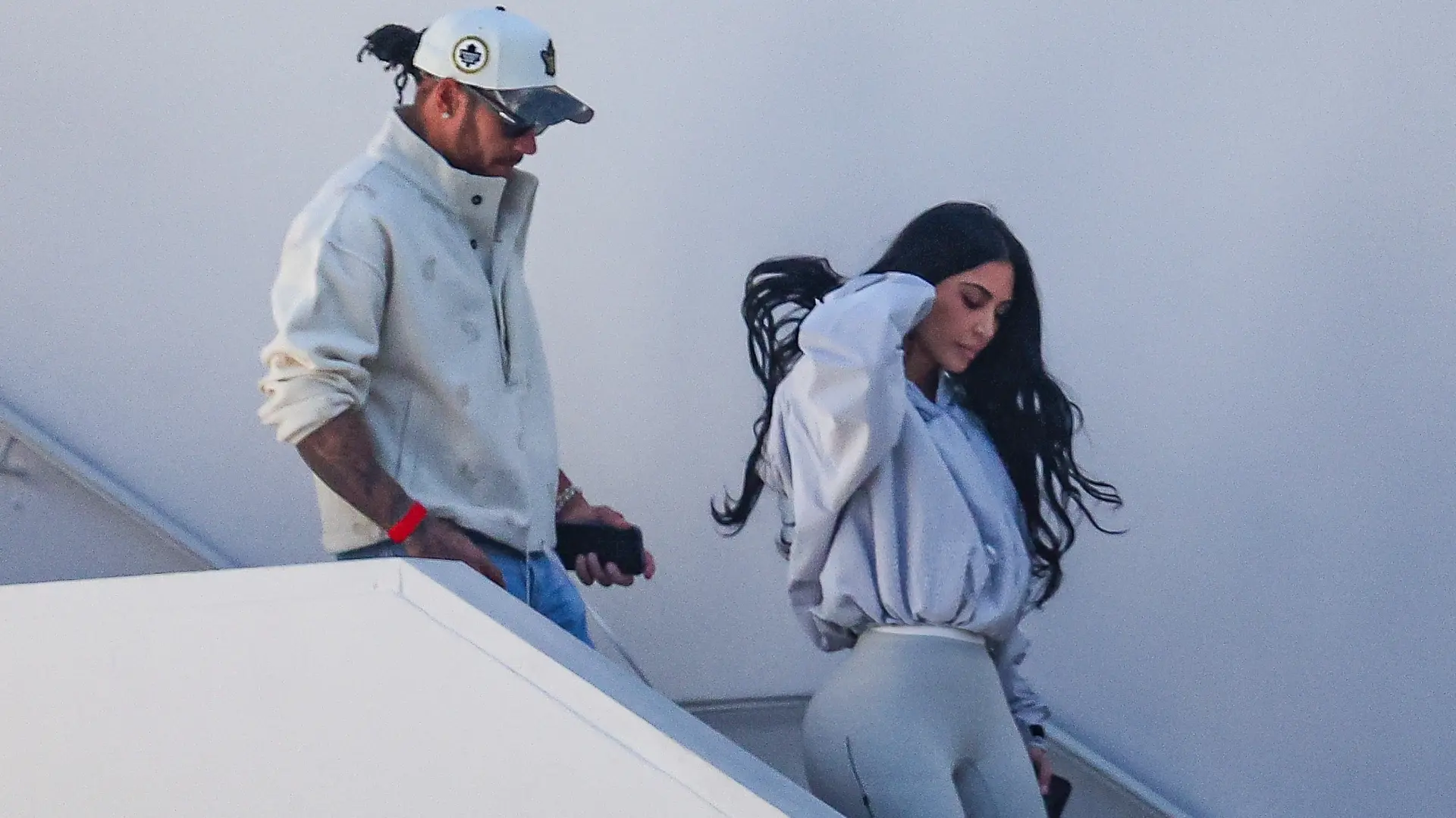 profimedia-1091376044 kim kardašijan luis hamilton-69e9f1bd7ba4c.webp