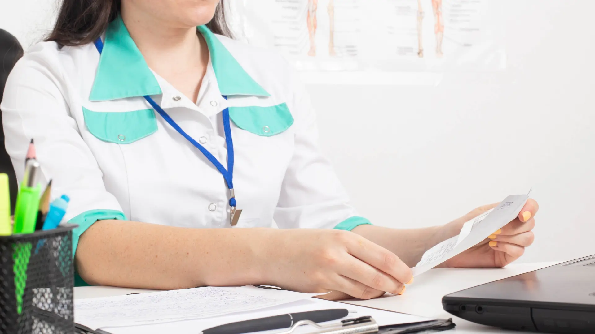 shutterstock, ebolovanje, bolovanje, doktor, doktorka, lekar, bolnica-69cccbe2b1564.webp