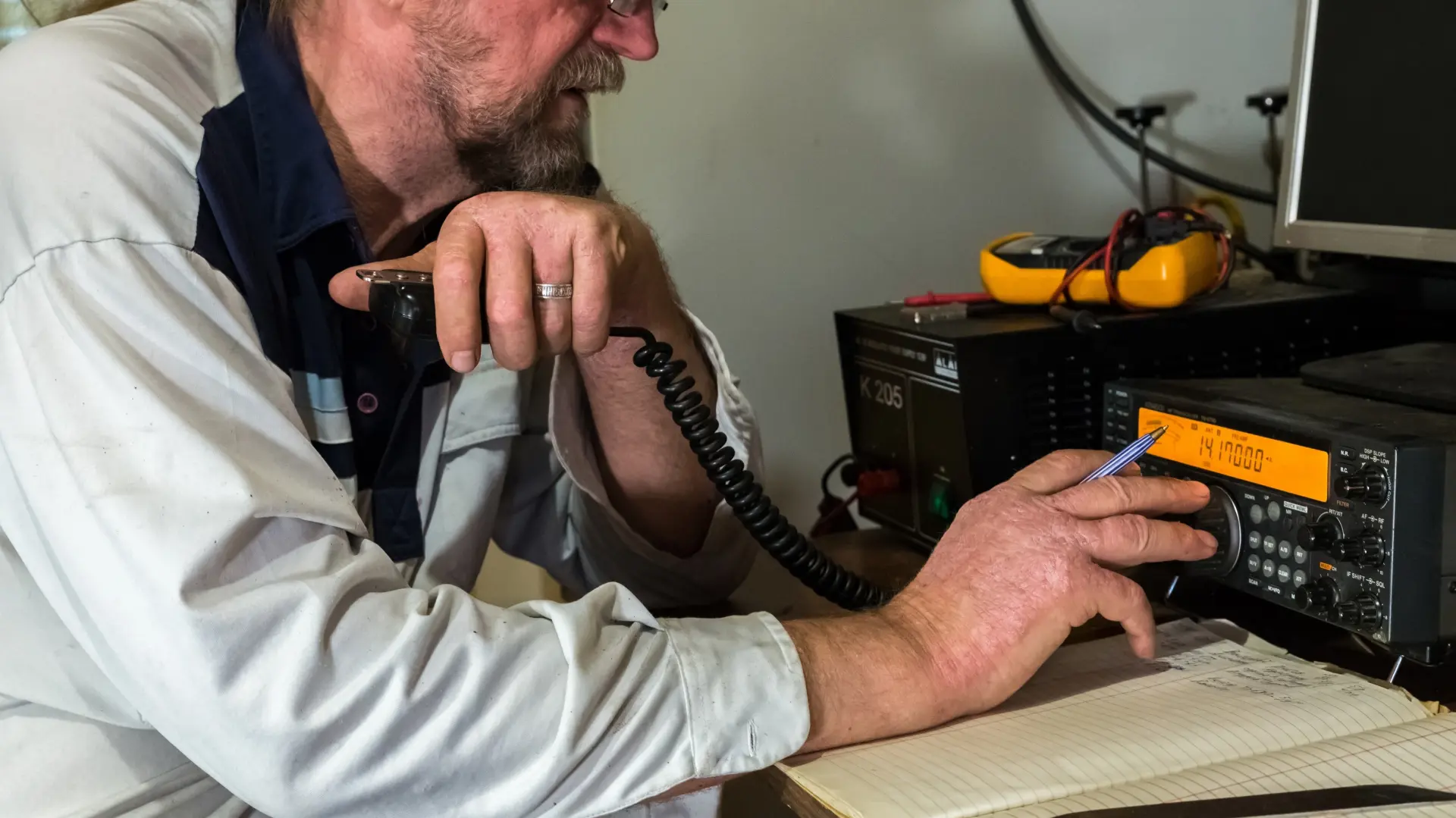 shutterstock, radio stanica-69d7ceedea1eb.webp