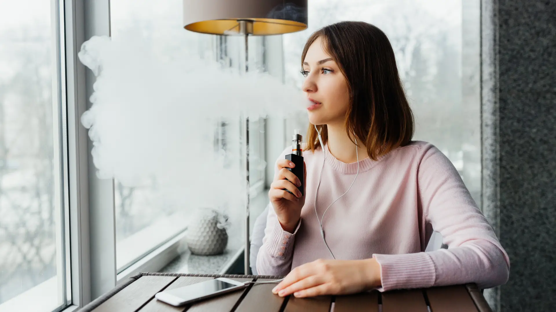 shutterstock_1030468084 vape vejp vejping pušenje elektronske cigarete-69f06ee2eb44c.webp