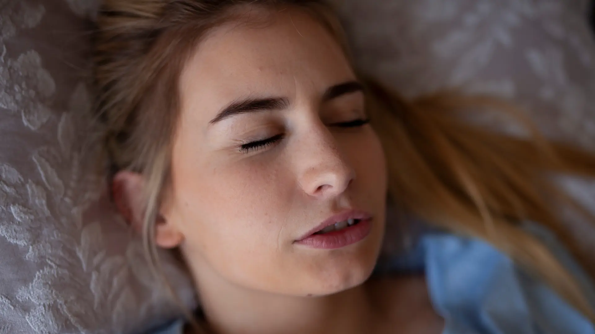 shutterstock_1538855753 bruksizam škripanje zubima tokom spavanja spavanje košmar-69f05b770f913.webp