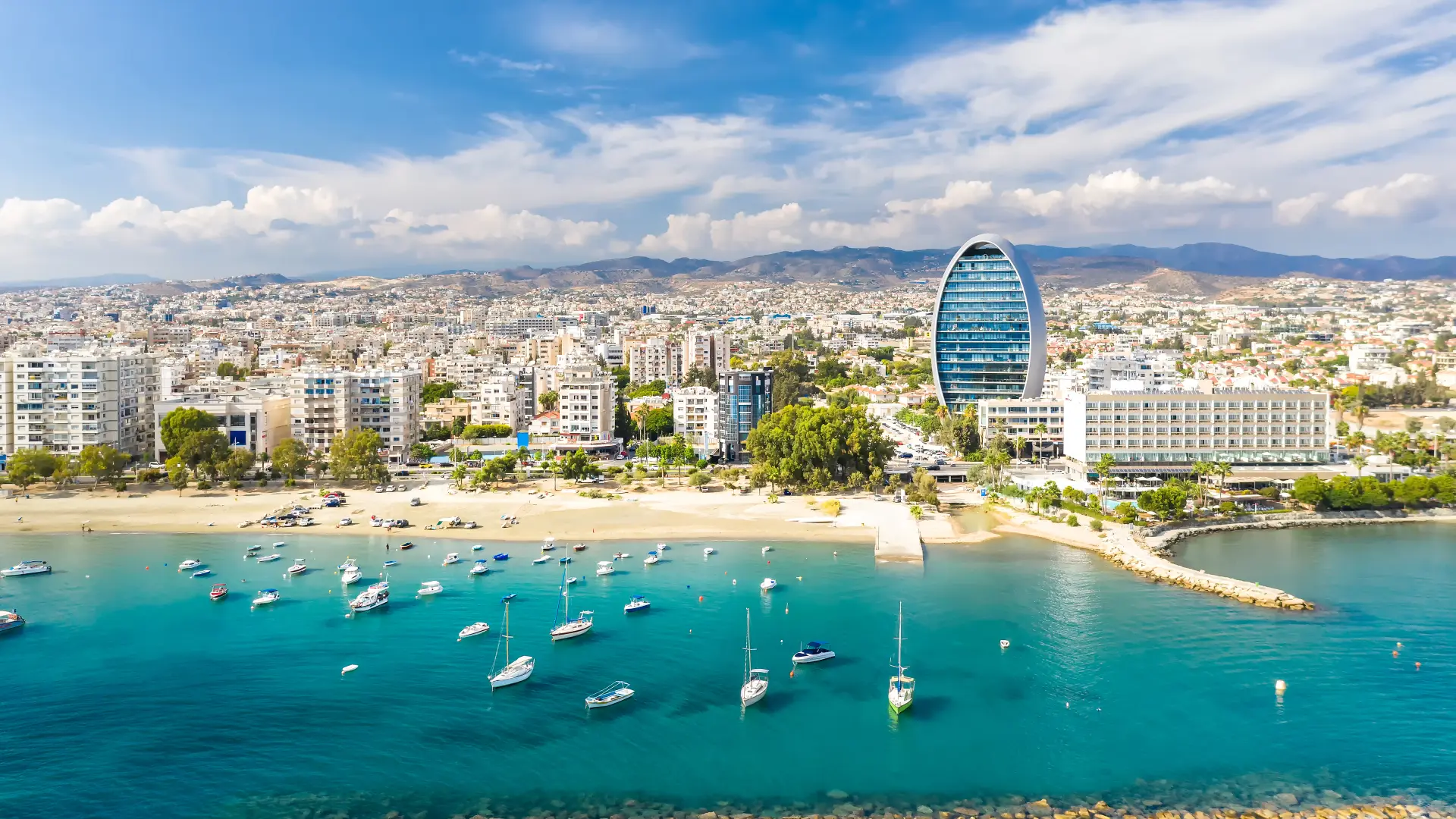 shutterstock_1577103922 Limassol, Cyprus limson kipar more odmor-69ea23ac3b39f.webp
