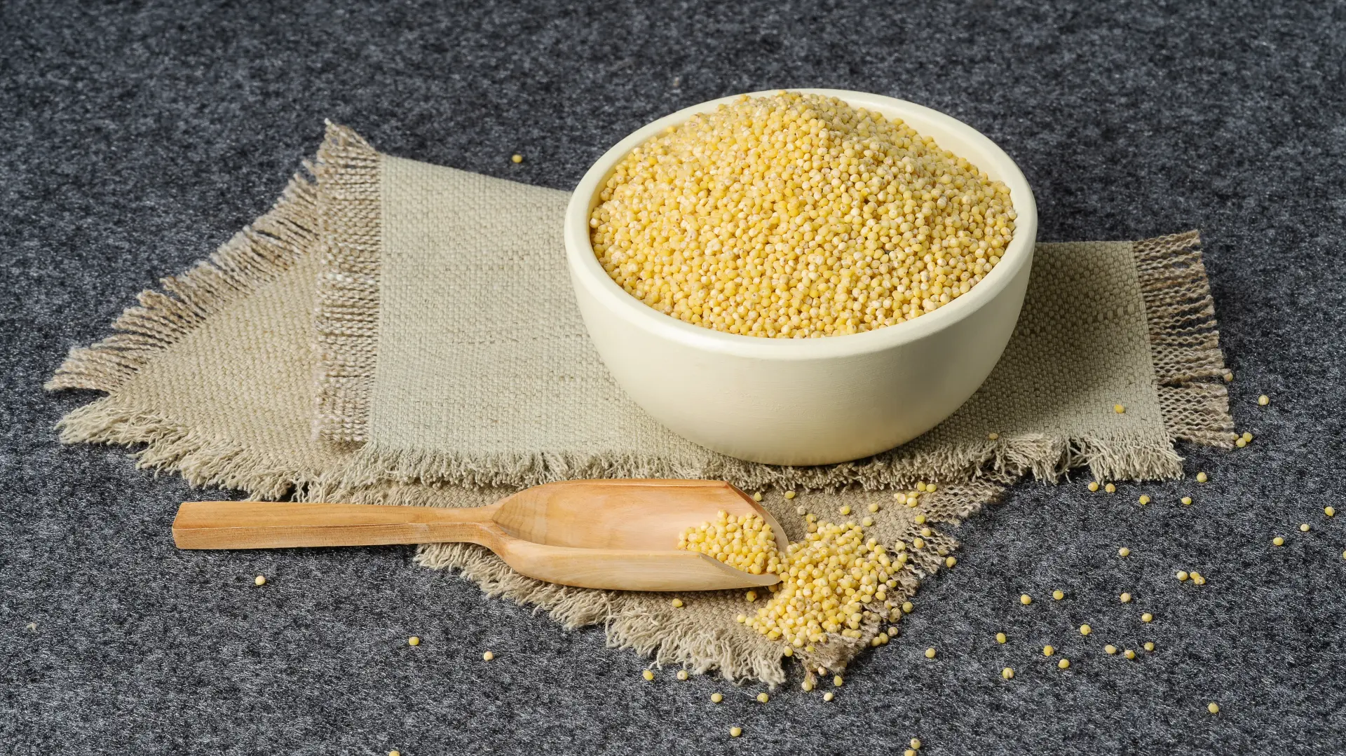 shutterstock_2141019319 proso žitarica-69df6e1c04b39.webp