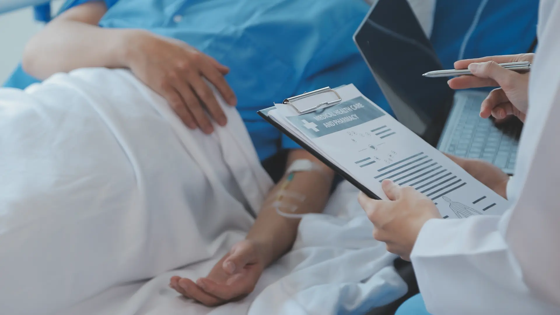 shutterstock_2288957603 infuzija lekar doktor bolnica bolest kovid grip zdravlje pacijent doktor-69dce18742739.webp