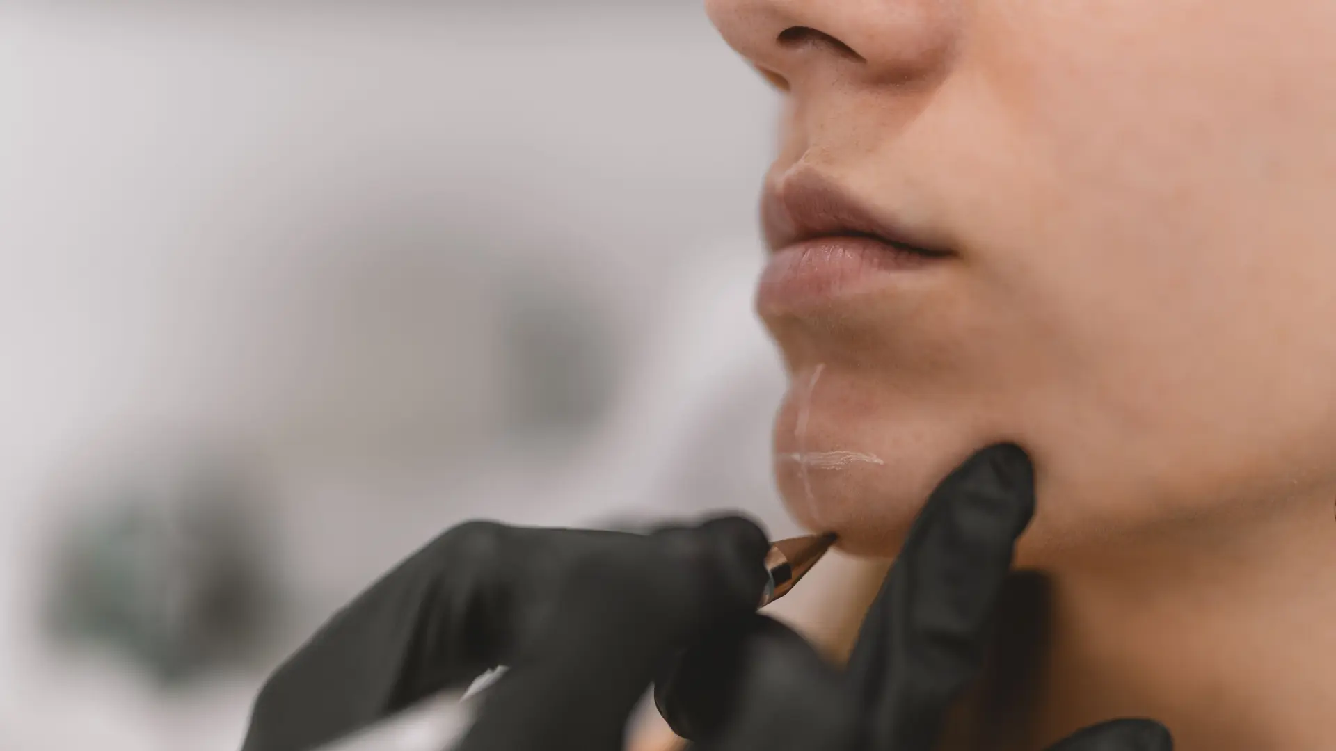 shutterstock_2392238033 estetska hirurgija operacija brada-69cebbcc43053.webp