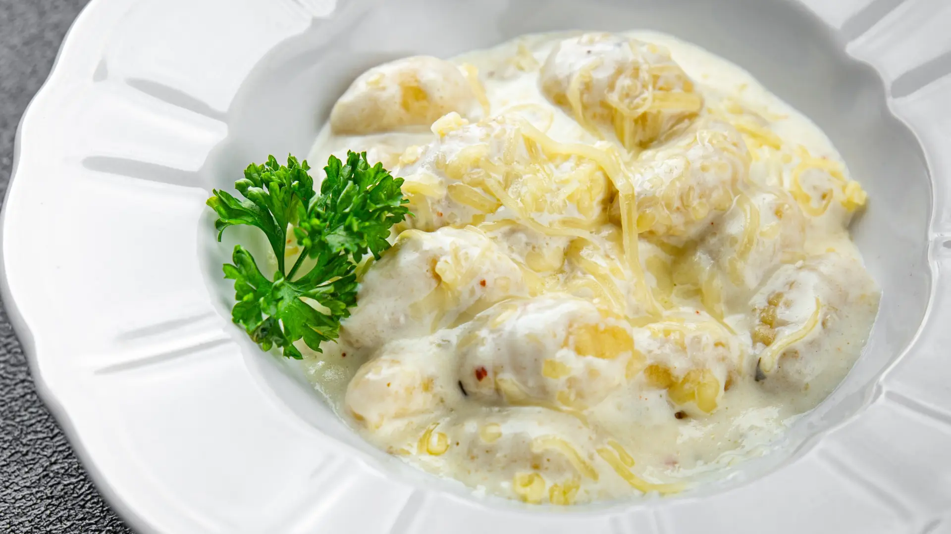 shutterstock_2407492359 kremaste njoke pasta-69e22799c6779.webp