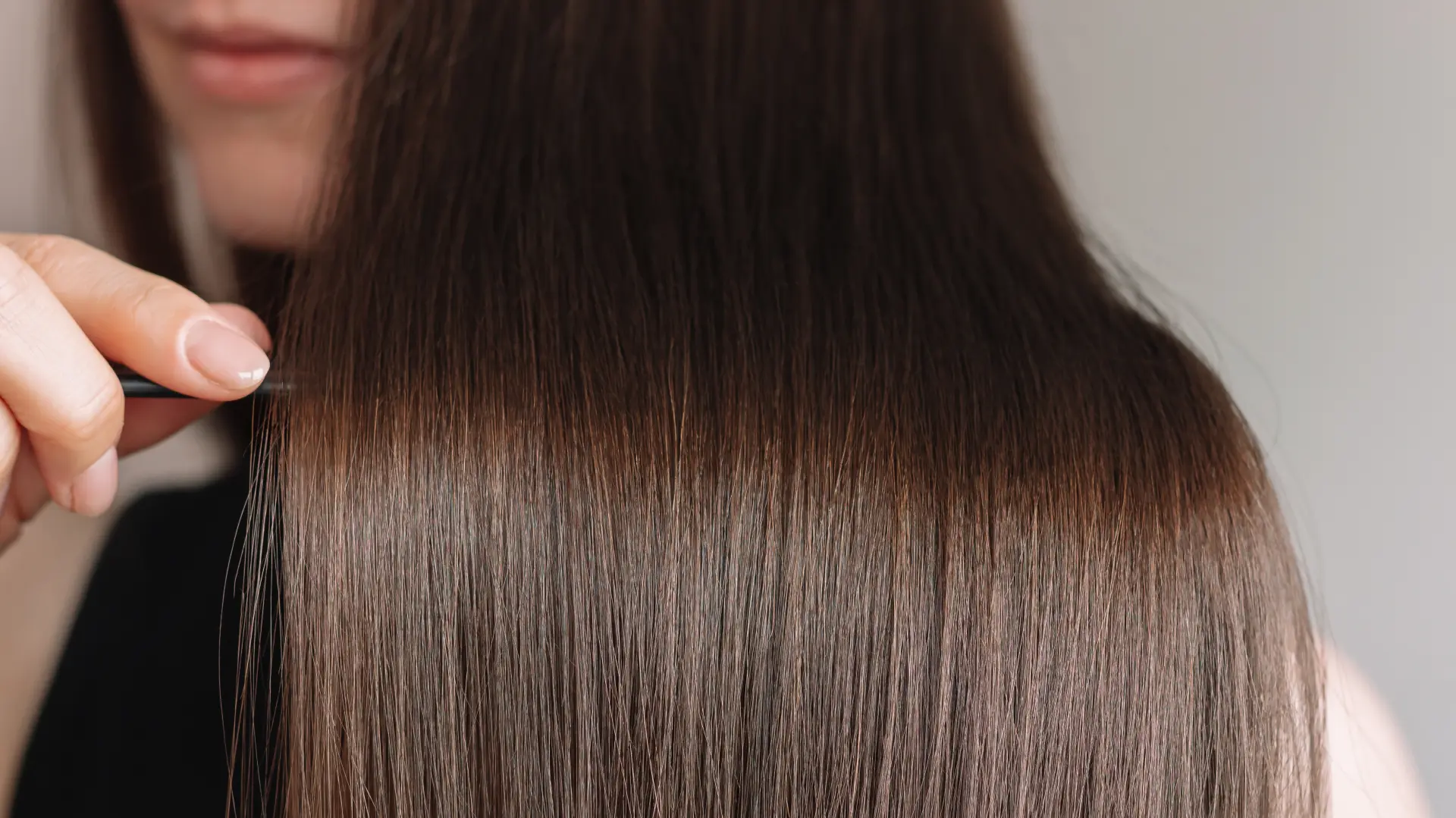 shutterstock_2652197187 zdrava kosa kosa frizura vlasi dlake lepota nega kose  čista kosa-69f30ee6109c2.webp