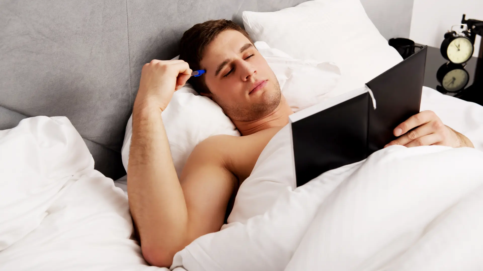 shutterstock_274970078 Ritual pred spavanje  pospanost  čitanje-69d9051adf555.webp