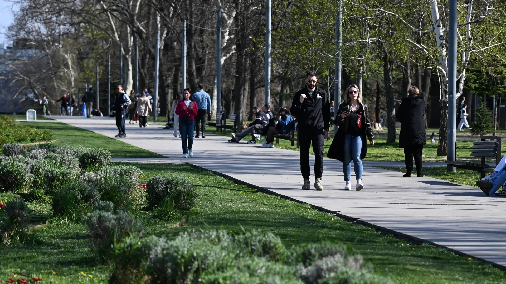 vremenska Beograd park ljudi šetnja lepo vreme proleće TANJUG ANA PAUNKOVIĆ-69e0a909b3697.webp