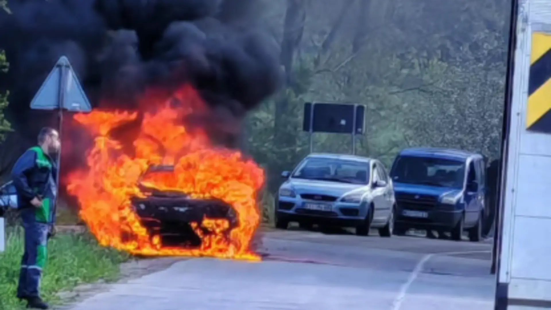 zapaljen automobil kod kruševca-69ea3c9b199a7.webp