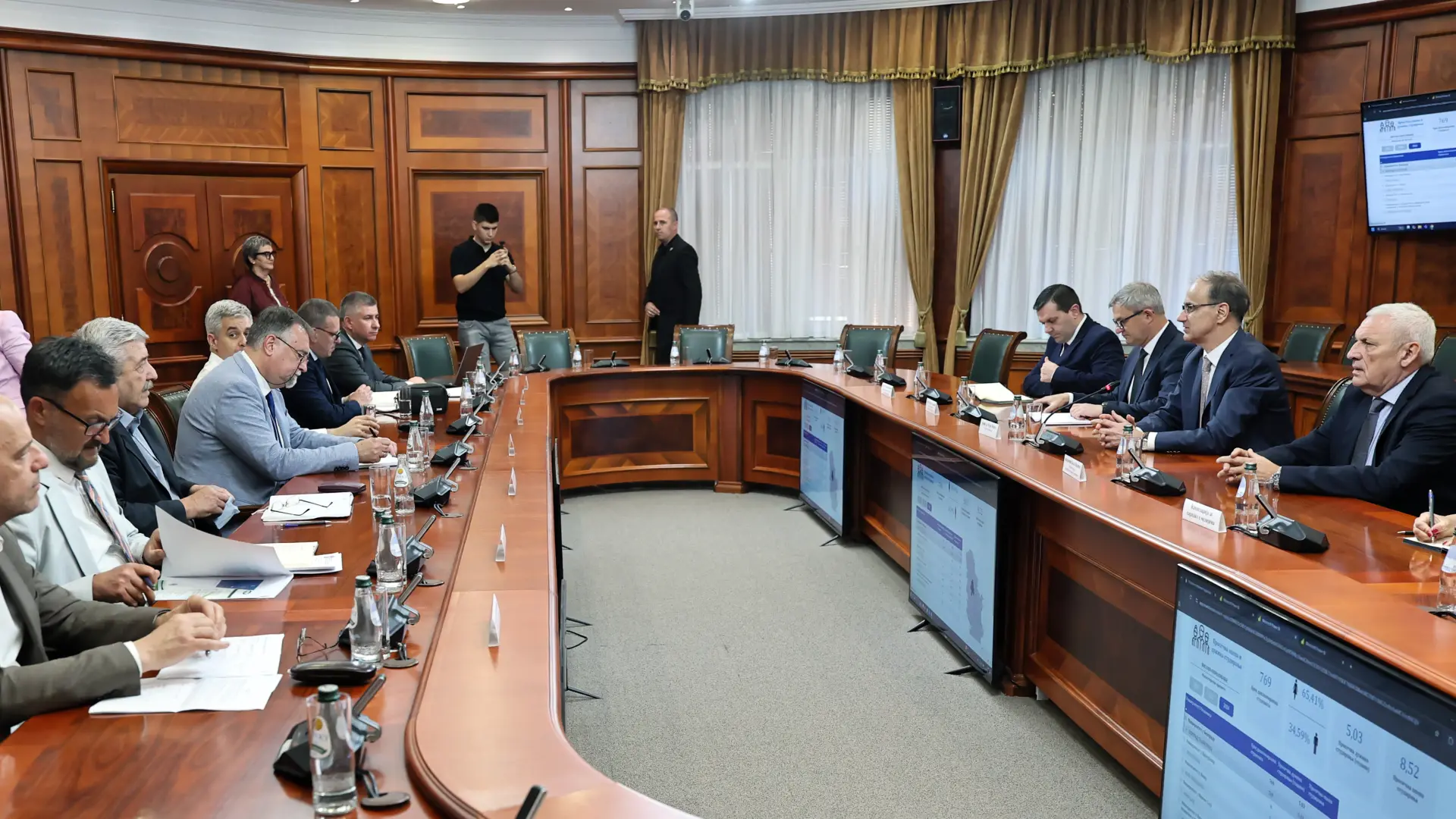 Đuro Macut sastanak dekani TANJUG VLADA REPUBLIKE SRBIJE SLOBODAN MILJEVIĆ-6a15a17ba5b35.webp