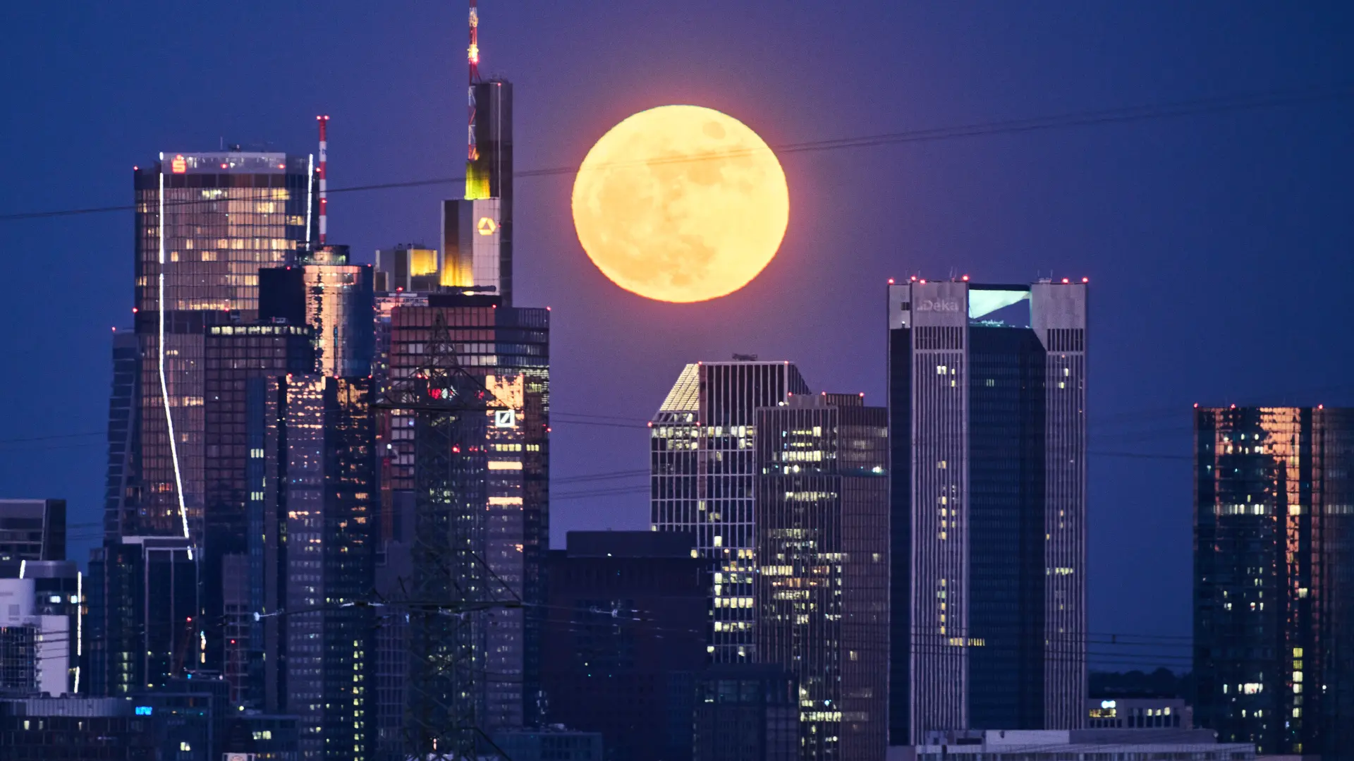 AP PhotoMichael Probst) frankfurt nemačka mesec moon pun mesec-69fb151542a69.webp