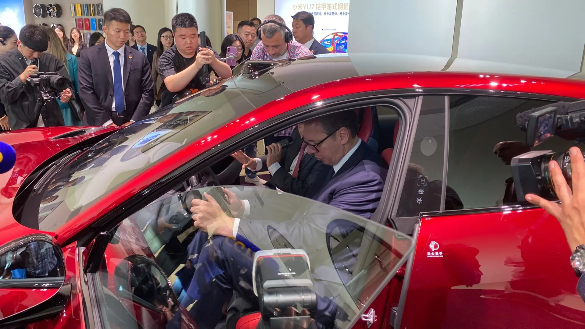 Aleksandar Vučić fabrika Šaomi Xiaomi Kina Peking TANJUG JULIJA BAKIĆ-6a15574dc375c.webp