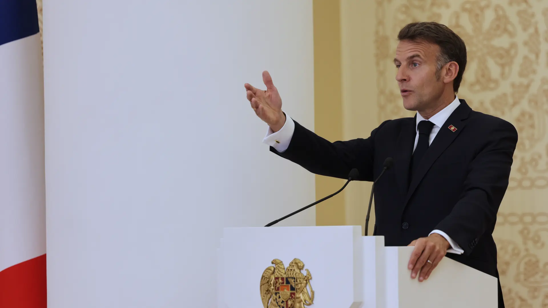 Emanuel Makron Tanjug AP Photo Anthony Pizzoferrato-69f9dedb13857.webp