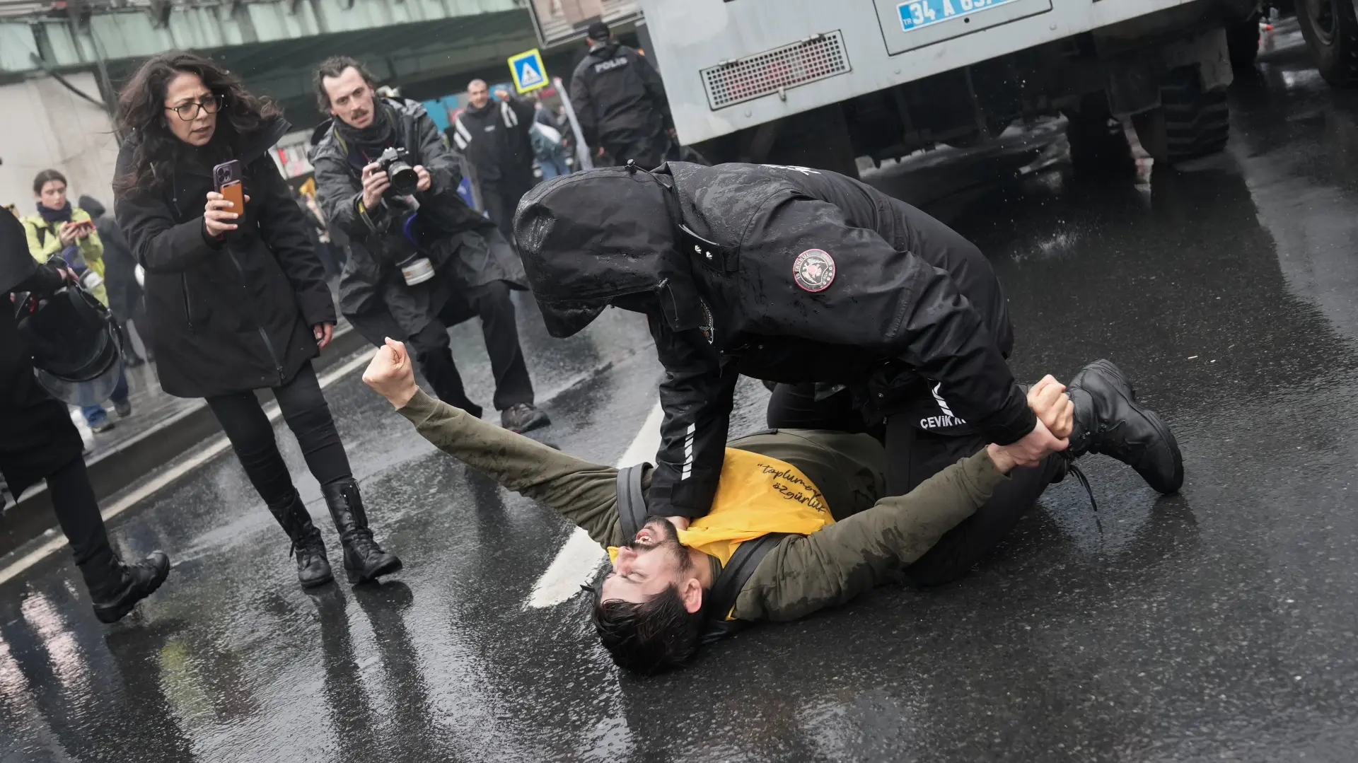 Istanbul hapšenja Prvi maj praznik rada Turska policija Tanjug AP Photo Khalil Hamra (3)-69f4b66cd3ce3.webp