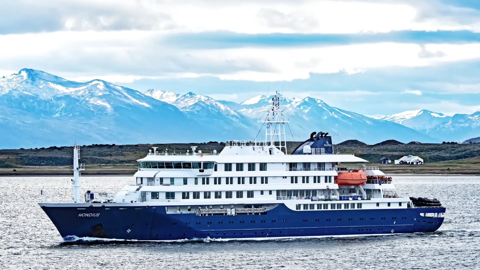 Kruzer MV Hondijus Shutterstock-69fb58b0615b8.webp