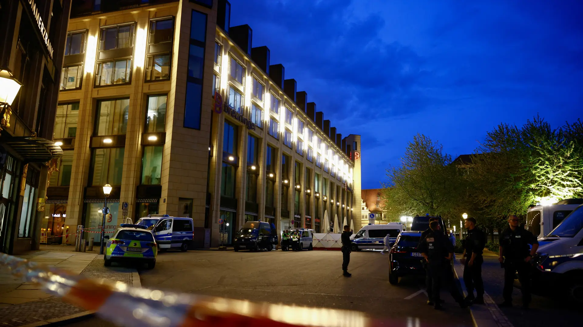 Lajpcig policija automobil uleteo u pešačku zonu REUTERS Axel Schmidt-69f8f4b61a858.webp