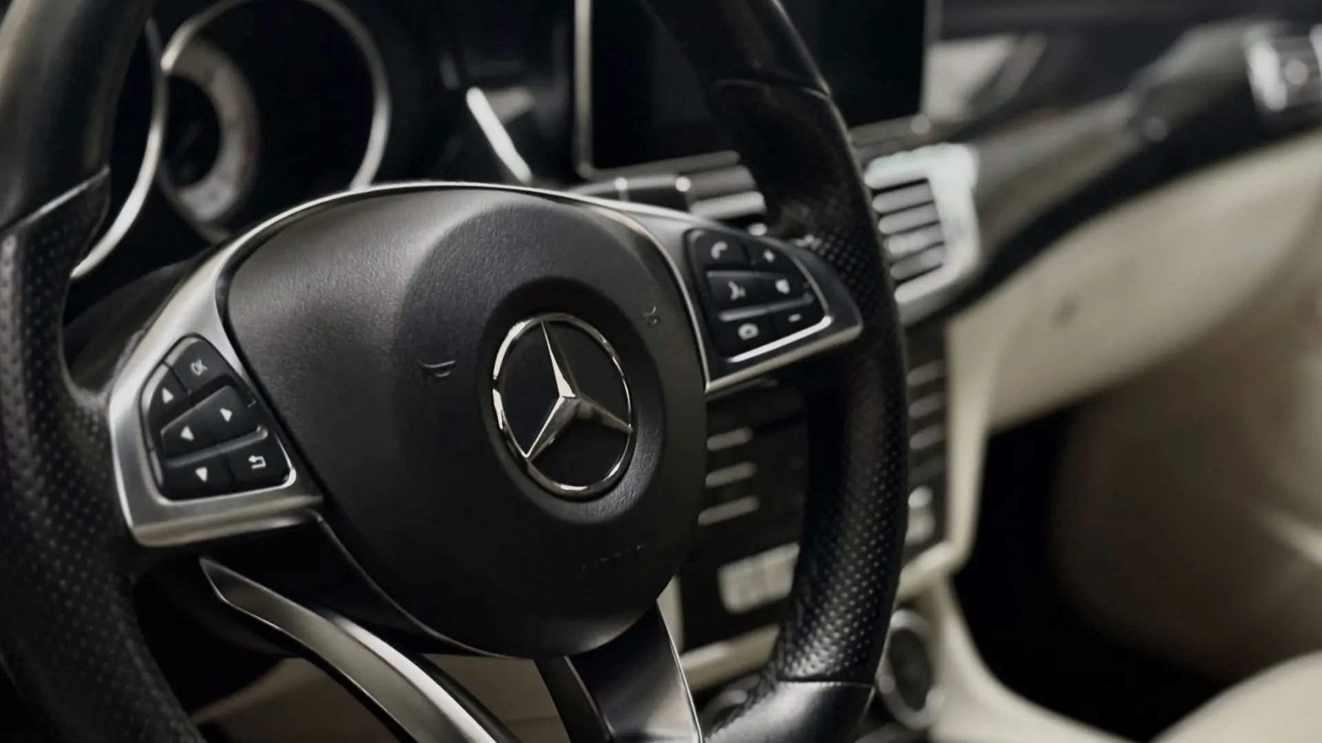 Mercedes auto Shutterstock-6a15d9a41707e.webp