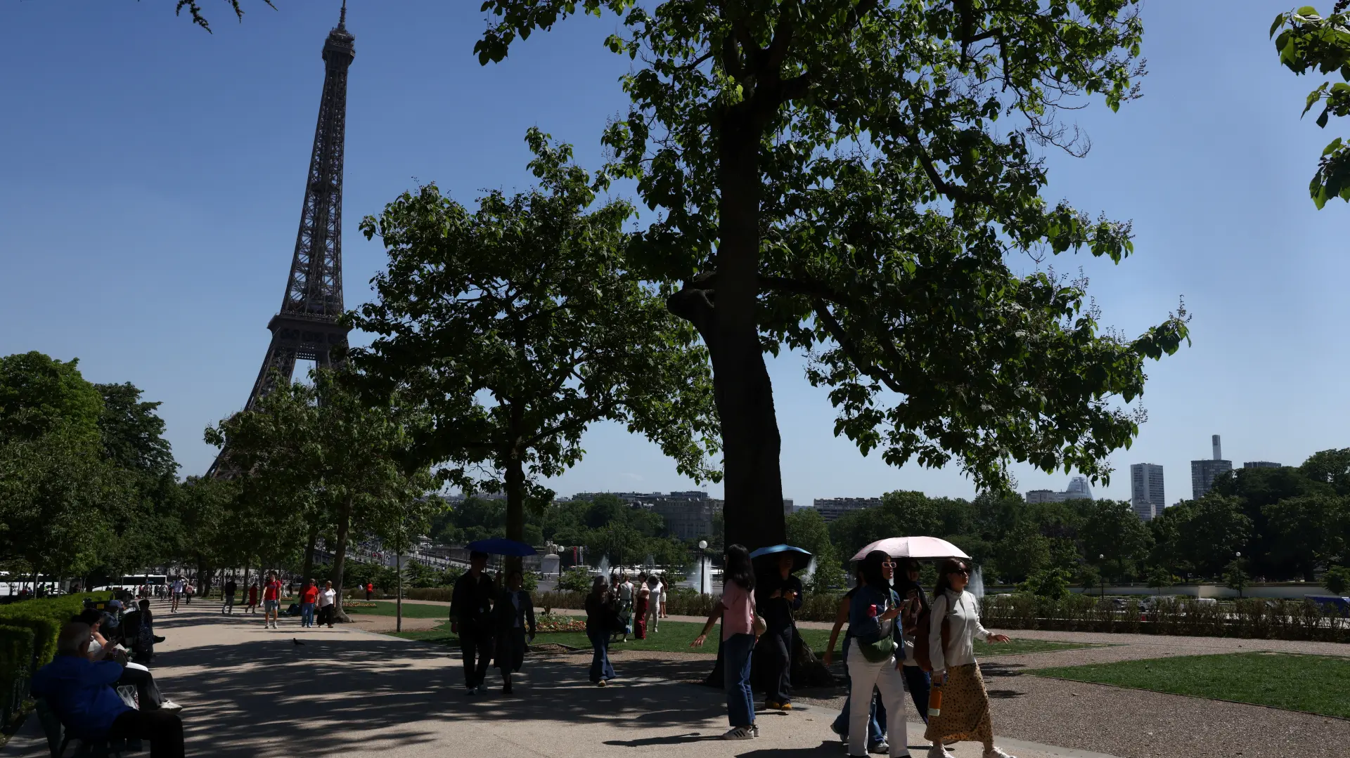 Pariz Francuska Ajfelova kula vrućina toplotna kupola vremenska REUTERS Tom Nicholson-6a187b0fb167c.webp