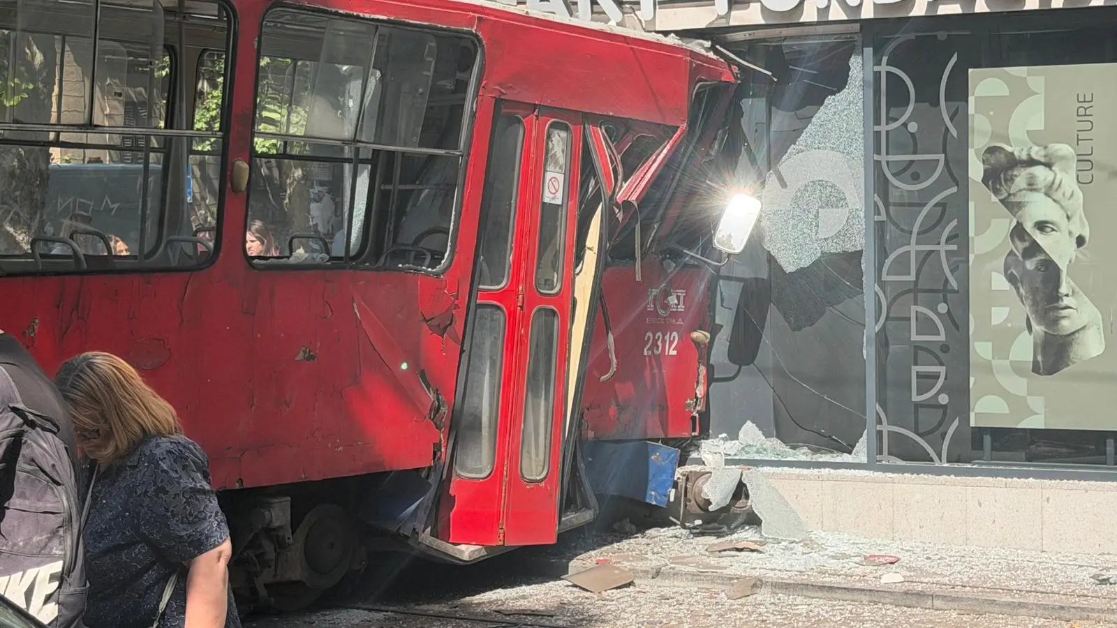Tramvaj iskočio iz šina Dorćoć policija TANJUG VLADIMIR ŠPORČIĆ (5)-6a1406598ac56.webp