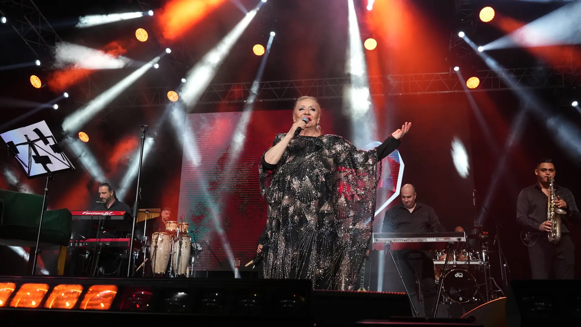 Vesna zmijanac koncert arena 2 T. Stojanovic ATAImages-6a08162edcd2b.webp