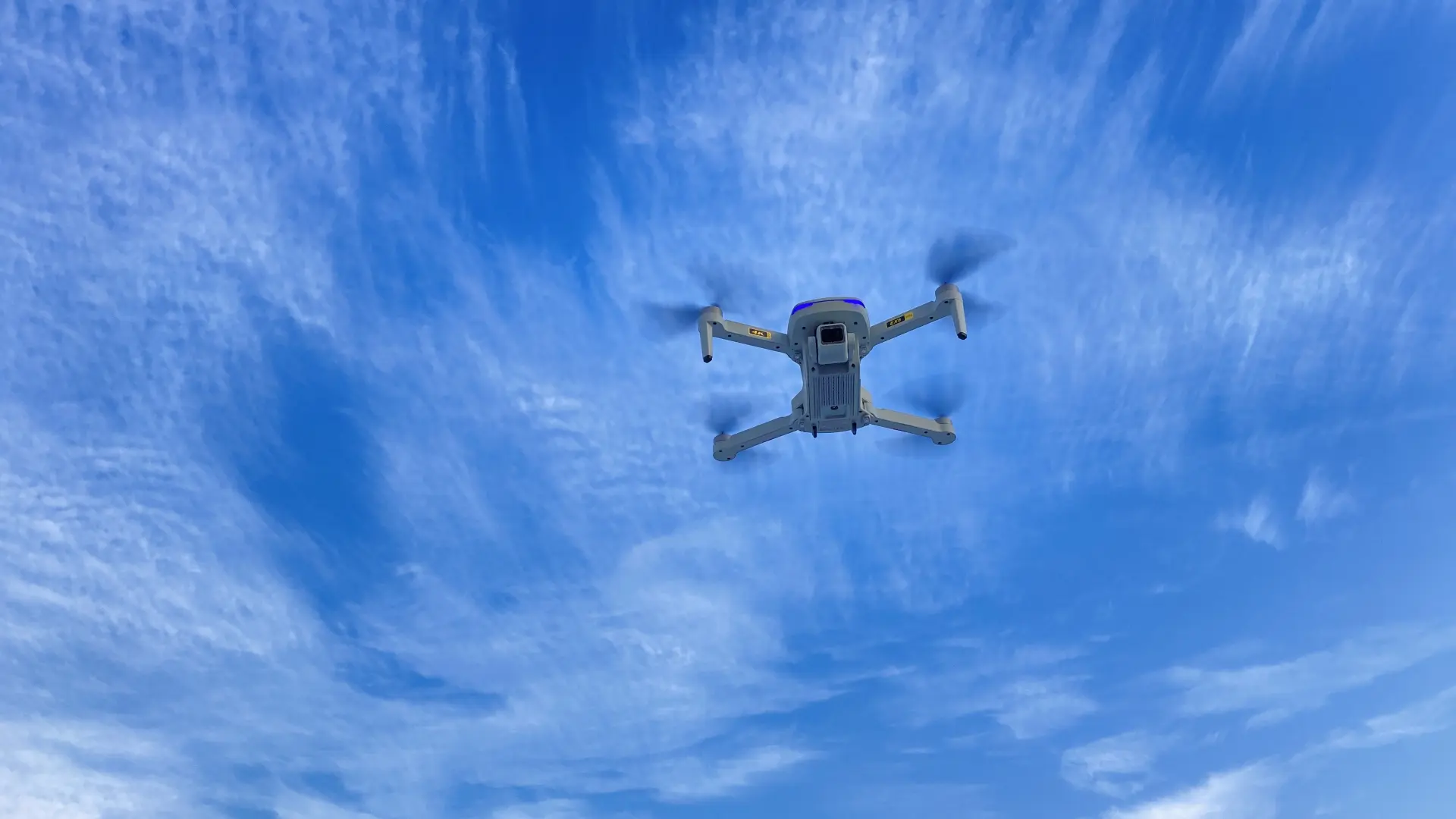 dron shutterstock_2158965403-6a1593f7cd50b.webp