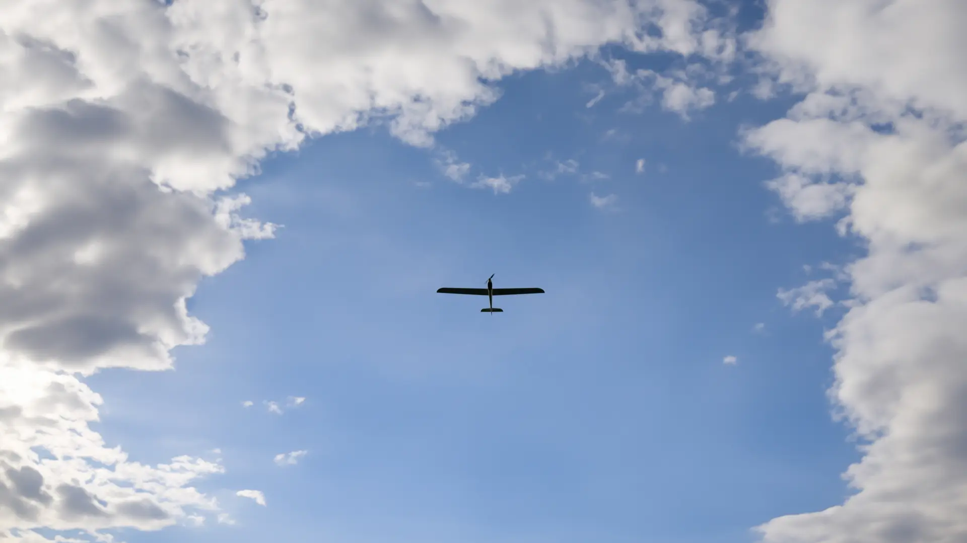 dron shutterstock_2582210235-6a0a1f4fb59b1.webp