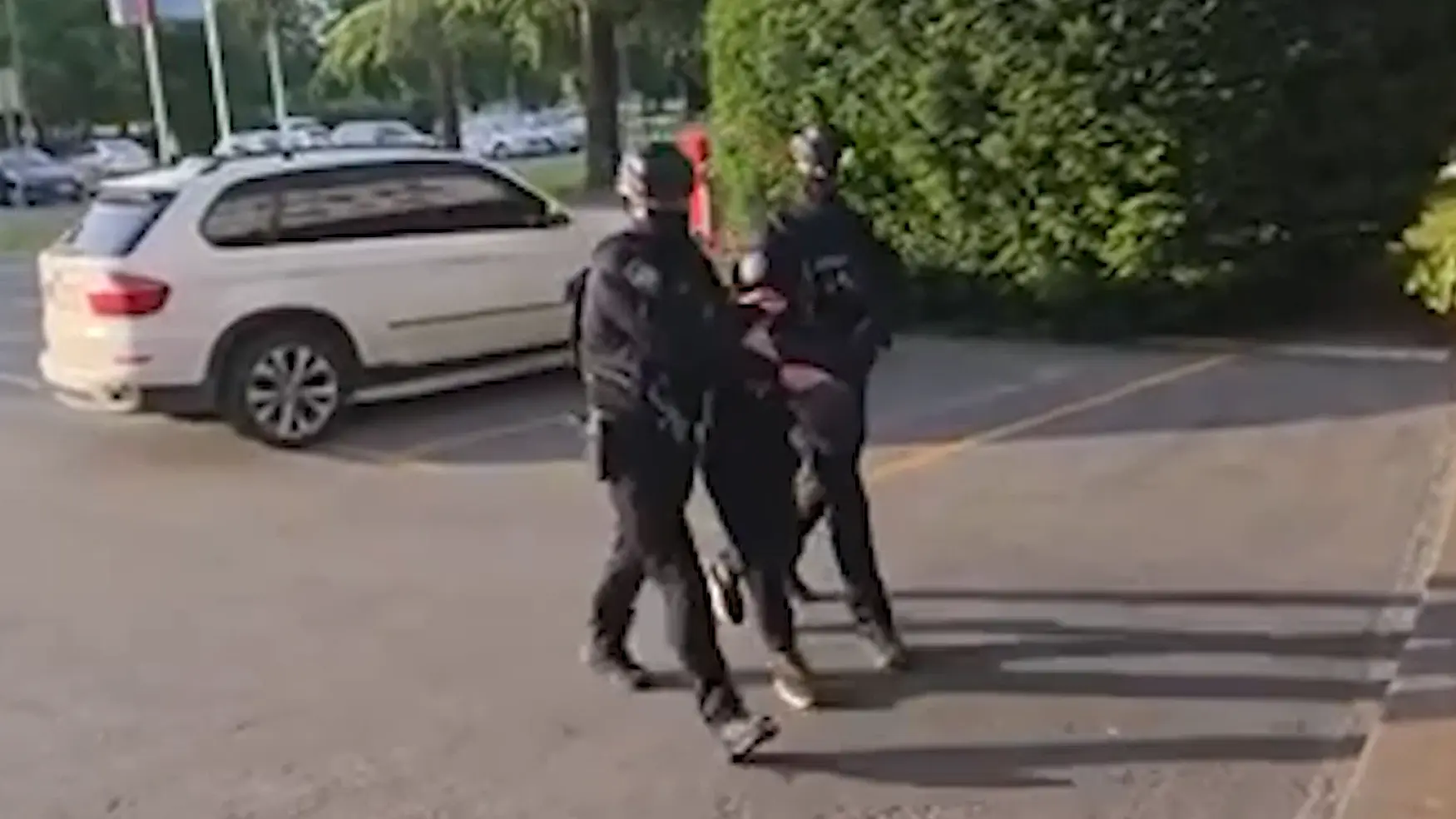 hapšenje zaposleni lokal Senjak Tanjug video Printscreen-6a06258a792a0.webp