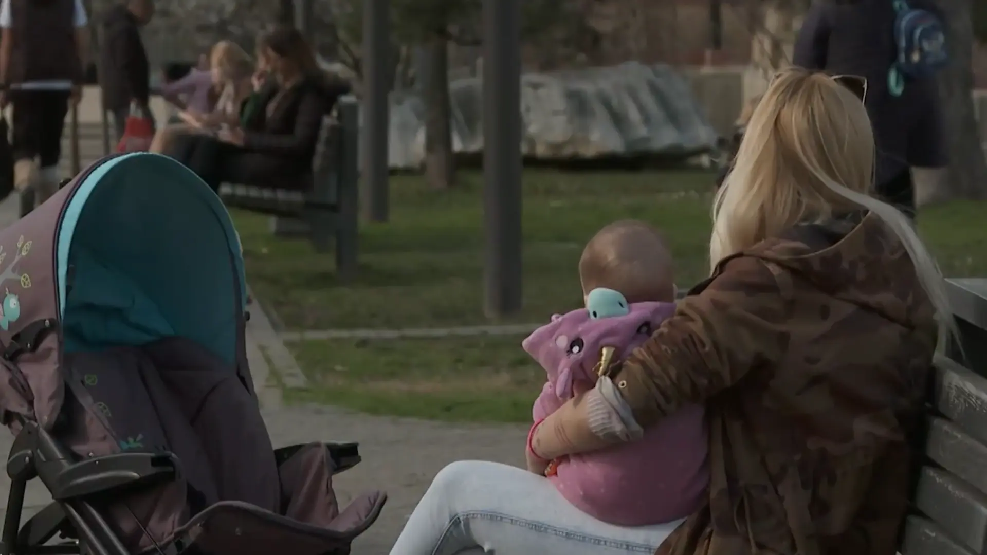 park vreme majka dete beba žena Beograd UNA TV-6a0b5d2e28ebb.webp