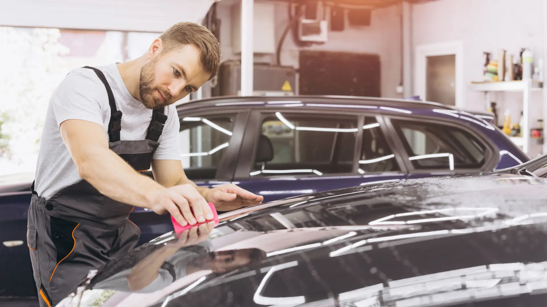 shutterstock, automobil, zaštitna folija, automehaničar, radionica-69f9b9b6c1ed6.webp
