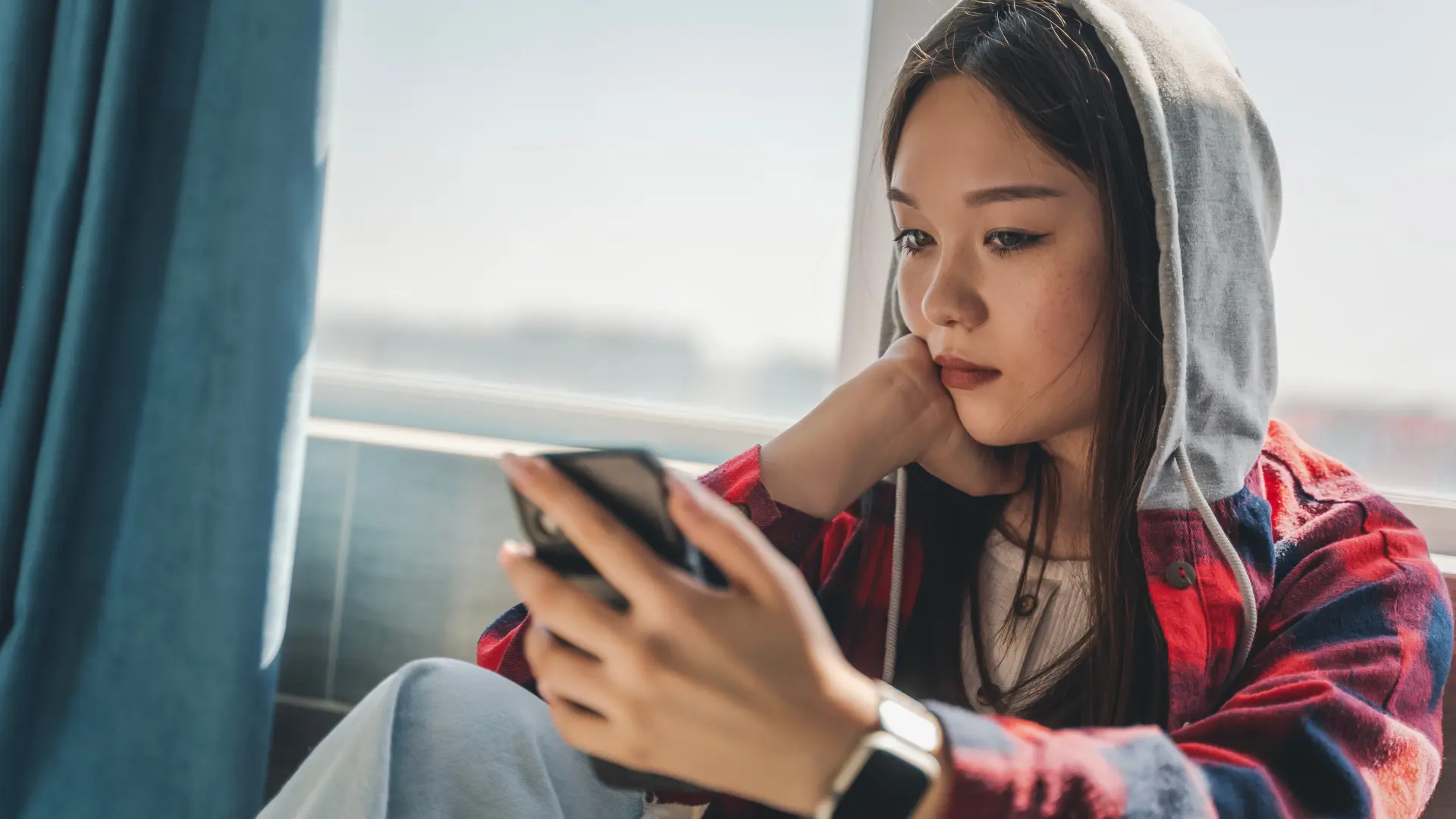 shutterstock, telefon, devojka, japanka, Japan, japanci, mobilni, veštačka inteligencija, tehnologija-69f5e85ca8507.webp