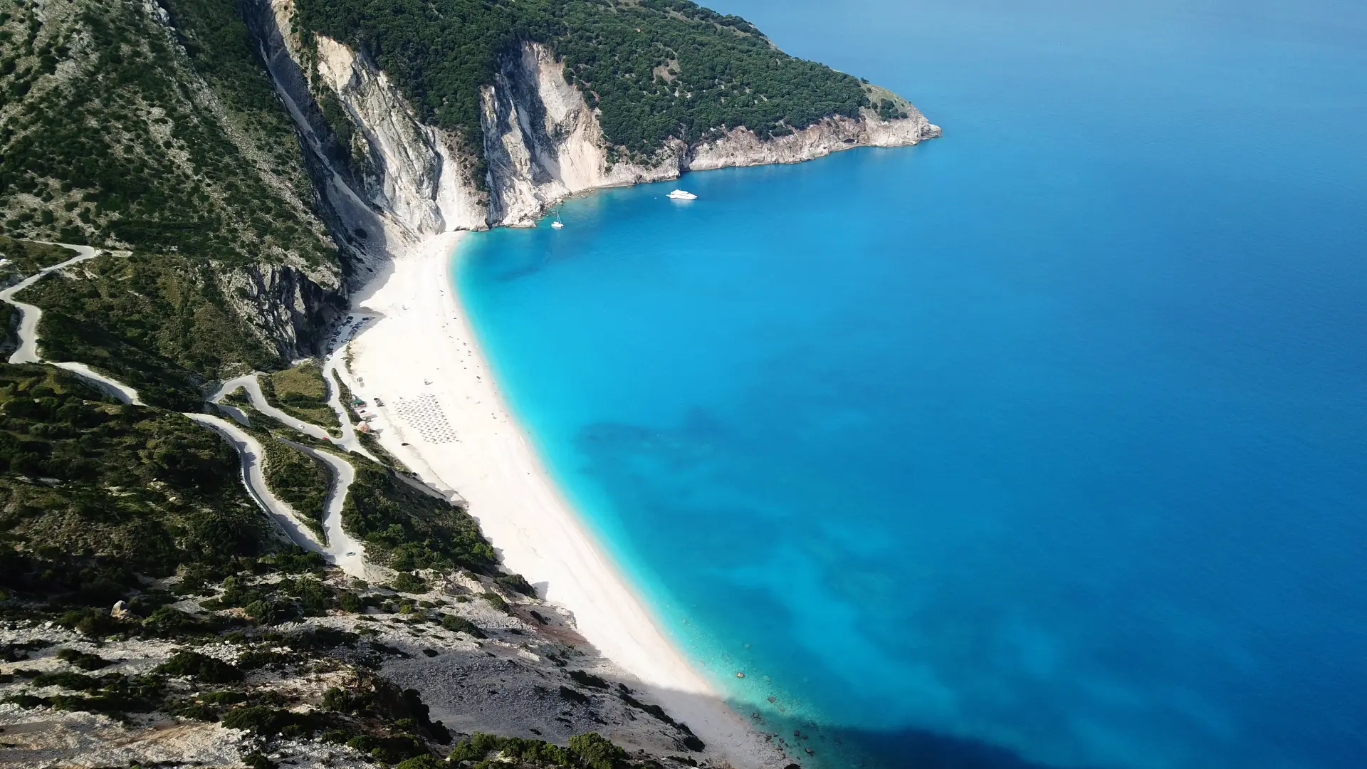 shutterstock_1145108966 kefalonija mirtos bič plaža grčka-69ff2dab25dfb.webp