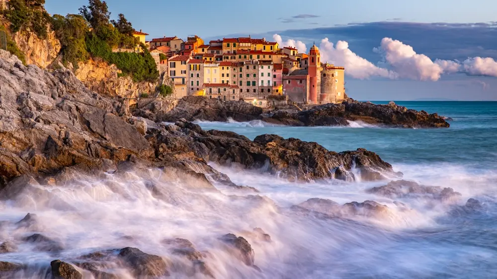shutterstock_2239762673 Telaro, Italija, putovanja-69fc934f8f3cc.webp