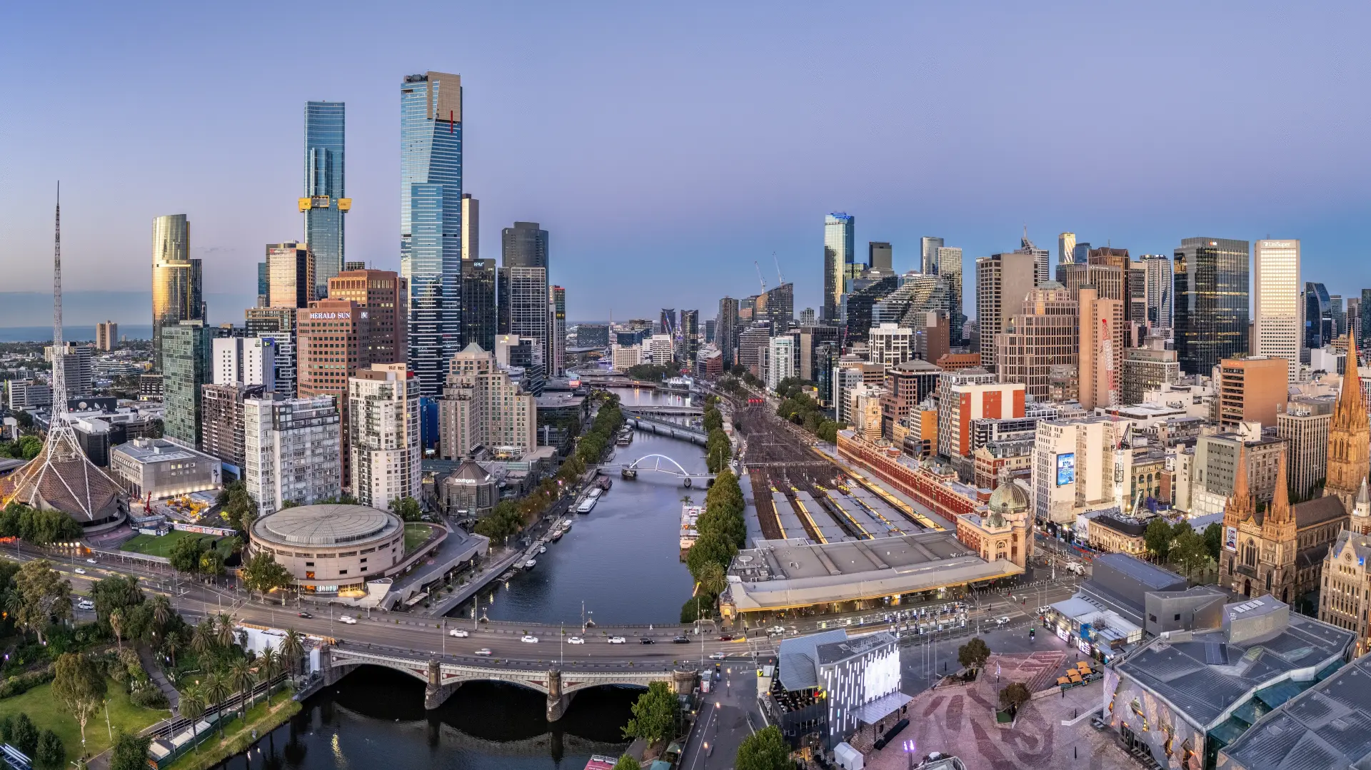 shutterstock_2434897843 melburn grad australija-6a16d4f55746f.webp