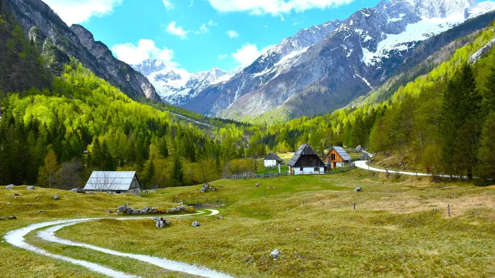 shutterstock_2769210179 putovanja, slovenija, Trenta-6a0ac7570d797.webp