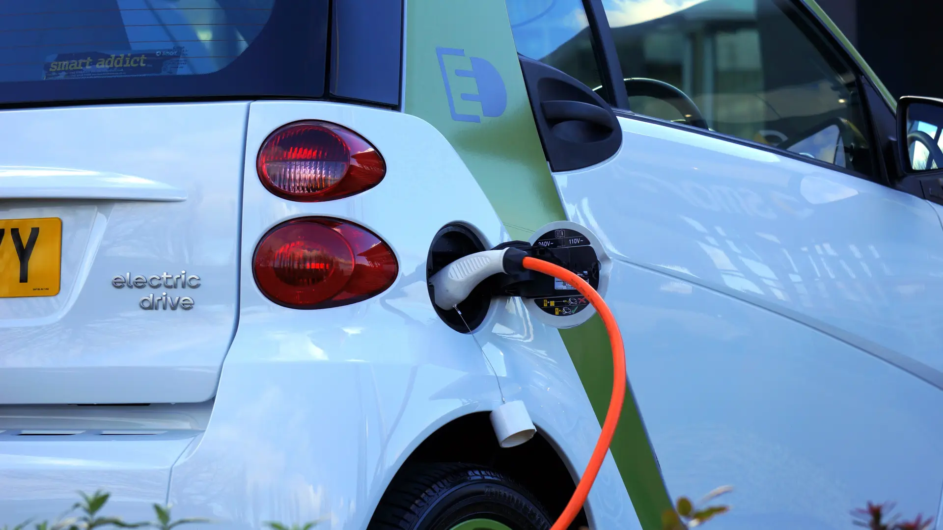 smart auto elektricni auto punjenje pixabay-6a034fffb3ec9.webp