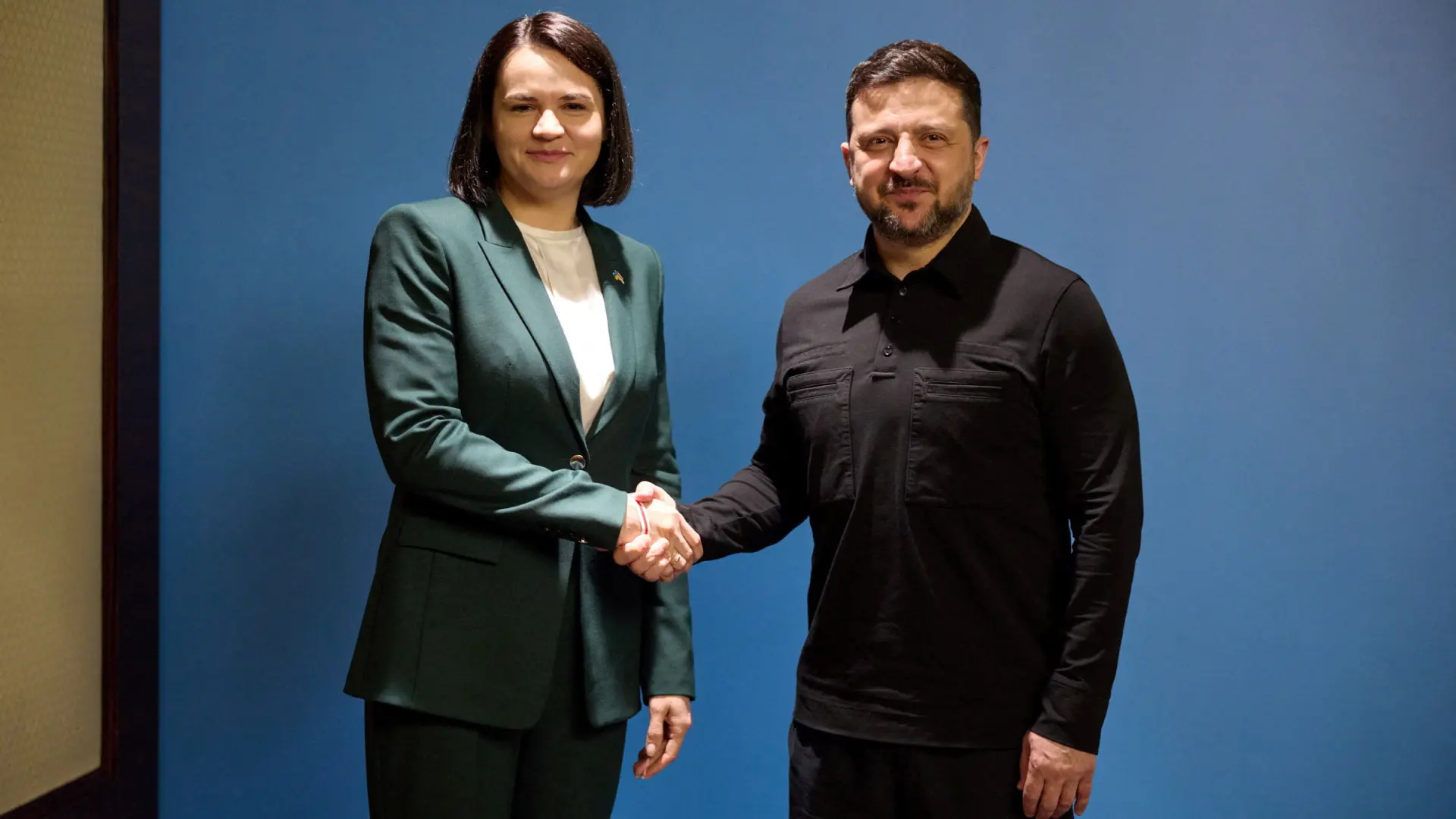 sviatlana tsikanovskaja i volodimir zelenski Ukrainian Presidential Press ServiceHandout via REUTERS-6a158d6de2302.webp