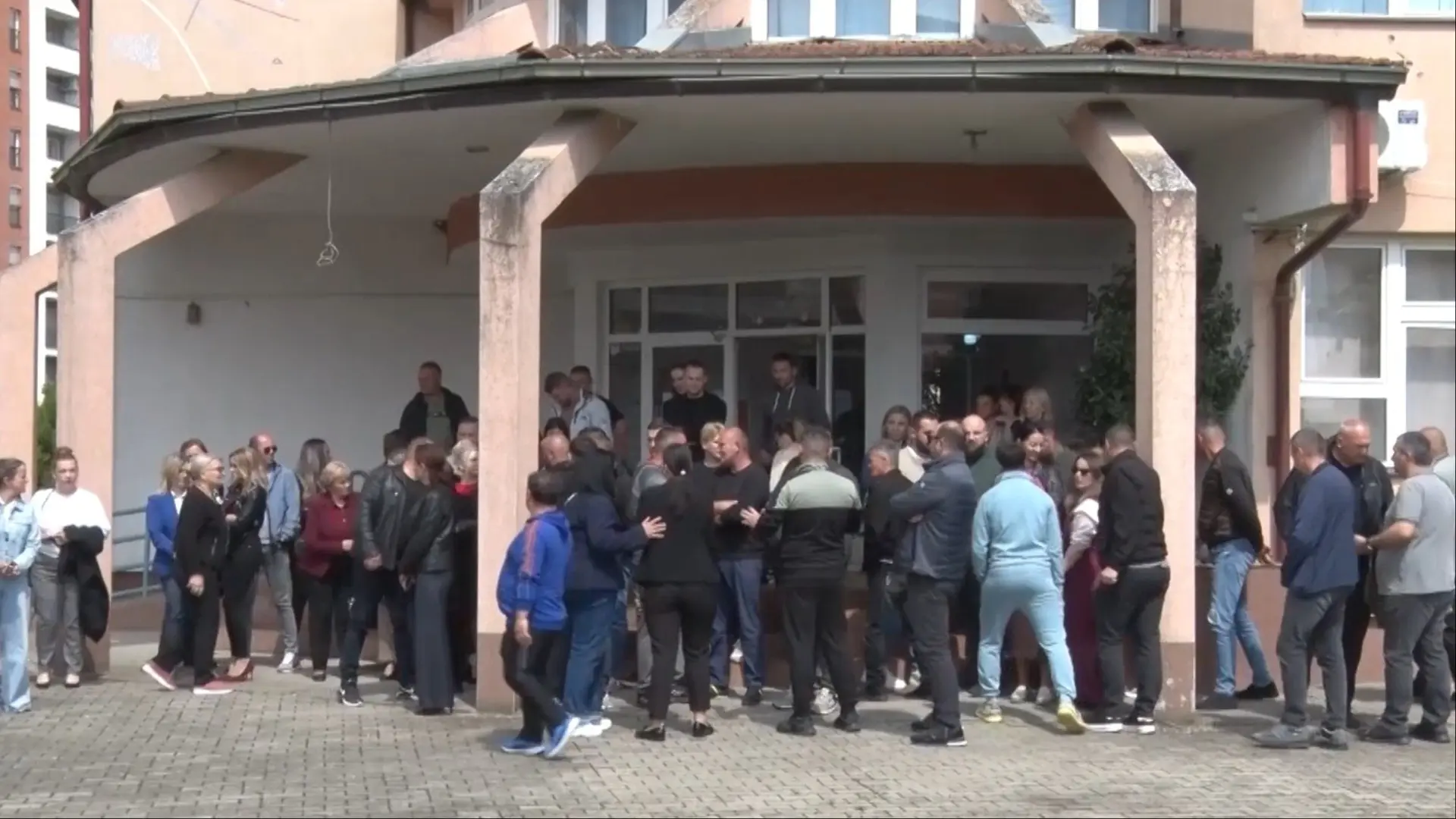 tanjug video, protesti u Lipljanu zbog hapšenja srba-6a0d811a2c980.webp