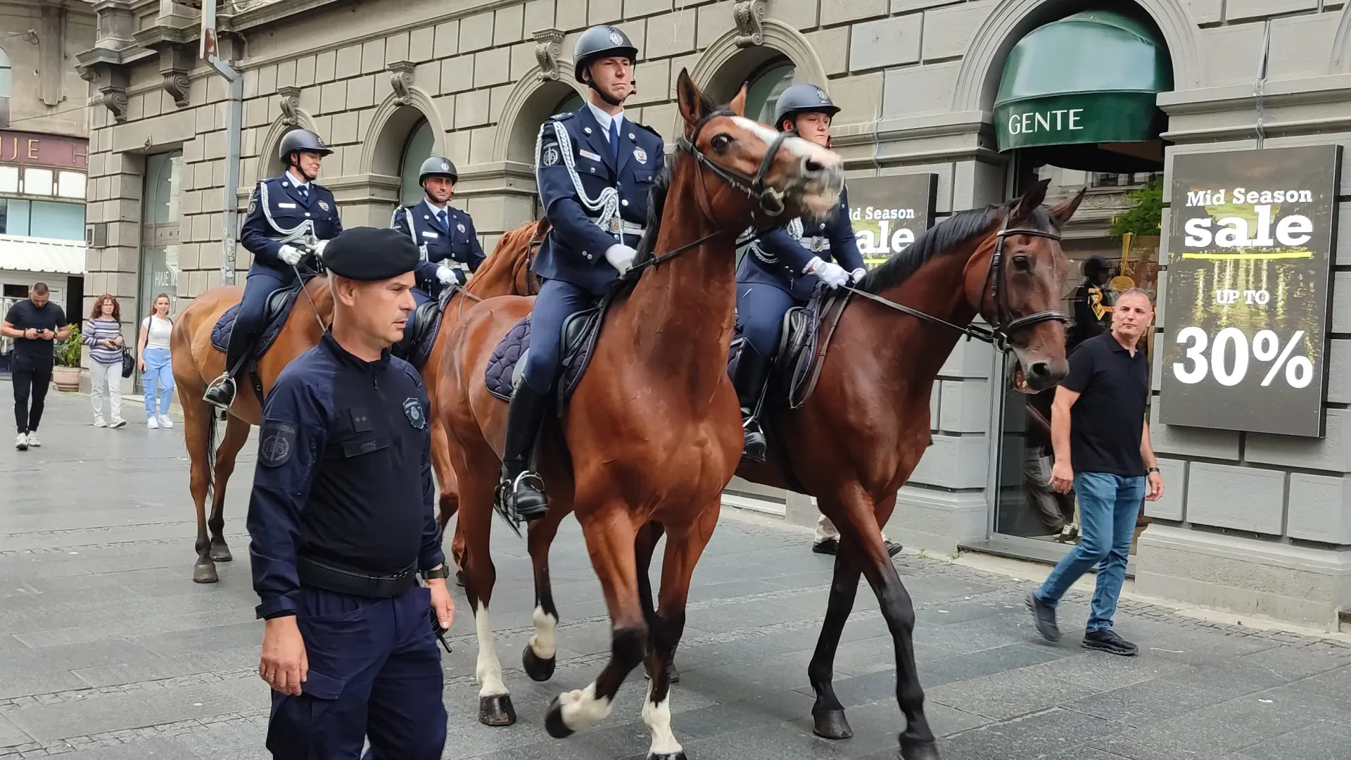 tanjug, tradicionalni defile od kneza do kalemegdana, konjanici, policijska brigada-6a1b10087612d.webp