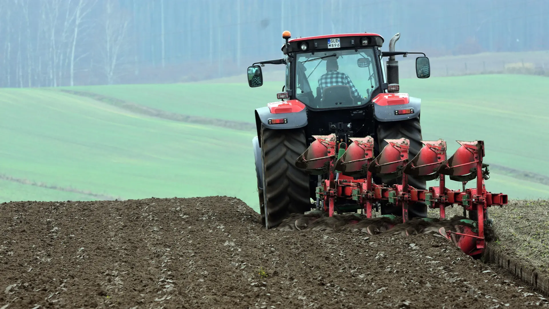 traktor poljoprivreda njiva Pixabay-6a140c4e6285c.webp