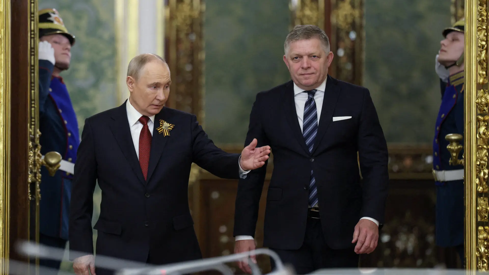 vladimir putin i robert fico REUTERSRamil SitdikovPool-69ff84e959972.webp