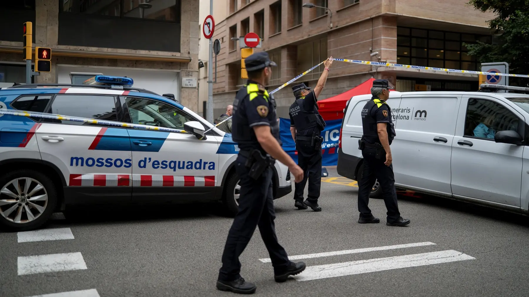 Španska policija Barselona profimedia-1109285564-6a32a0793d9f5.webp