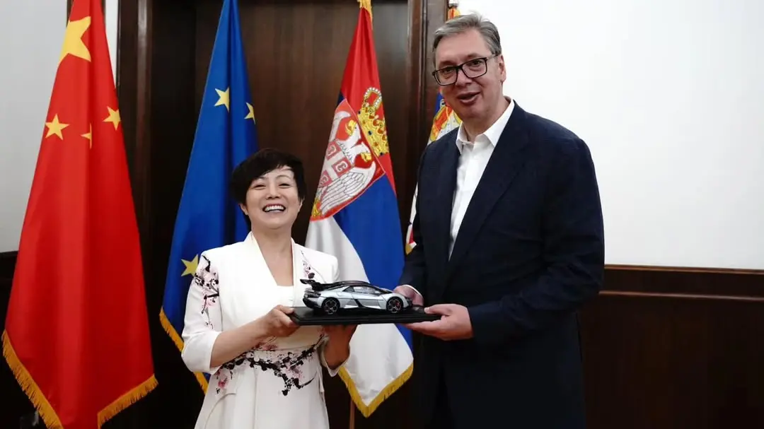 Aleksandar Vučić i Stela Li Instagram buducnostsrbijeav-6a3531cccb830.webp