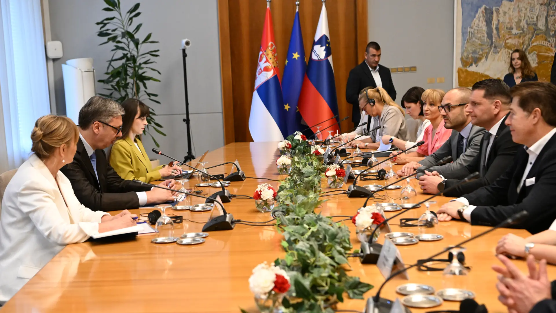 Aleksandar Vučić i Zoran Stevanović Državni sabor Slovenije TANJUG AMIR HAMZAGIĆ-6a33bcd1c94f8.webp