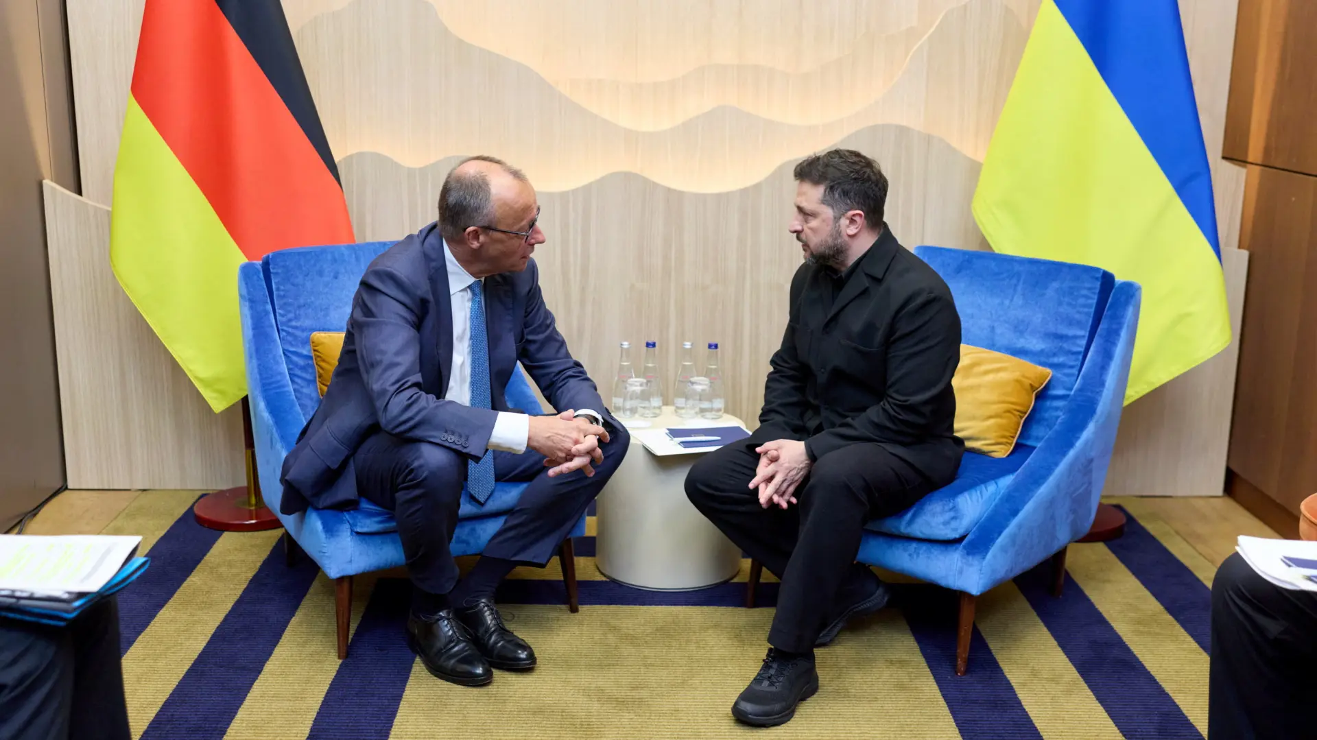 Fridrih Merc i Volodimir Zelenski Ukrainian Presidential Press Service Handout via REUTERS-6a33f59faae95.webp