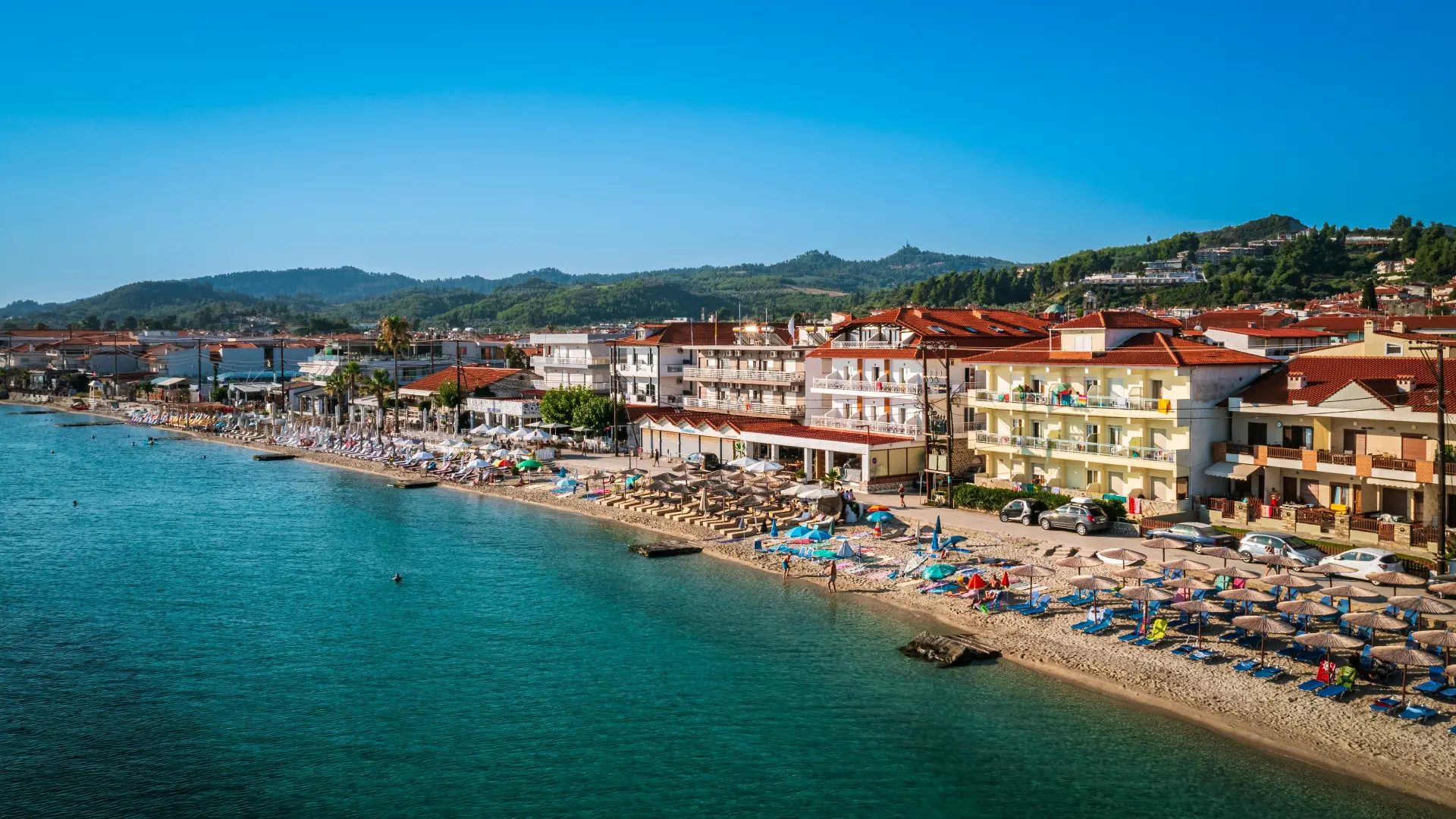 Pefkohori Grčka plaža more letovanje shutterstock_2258726221-6a2ba396bf5e5.webp