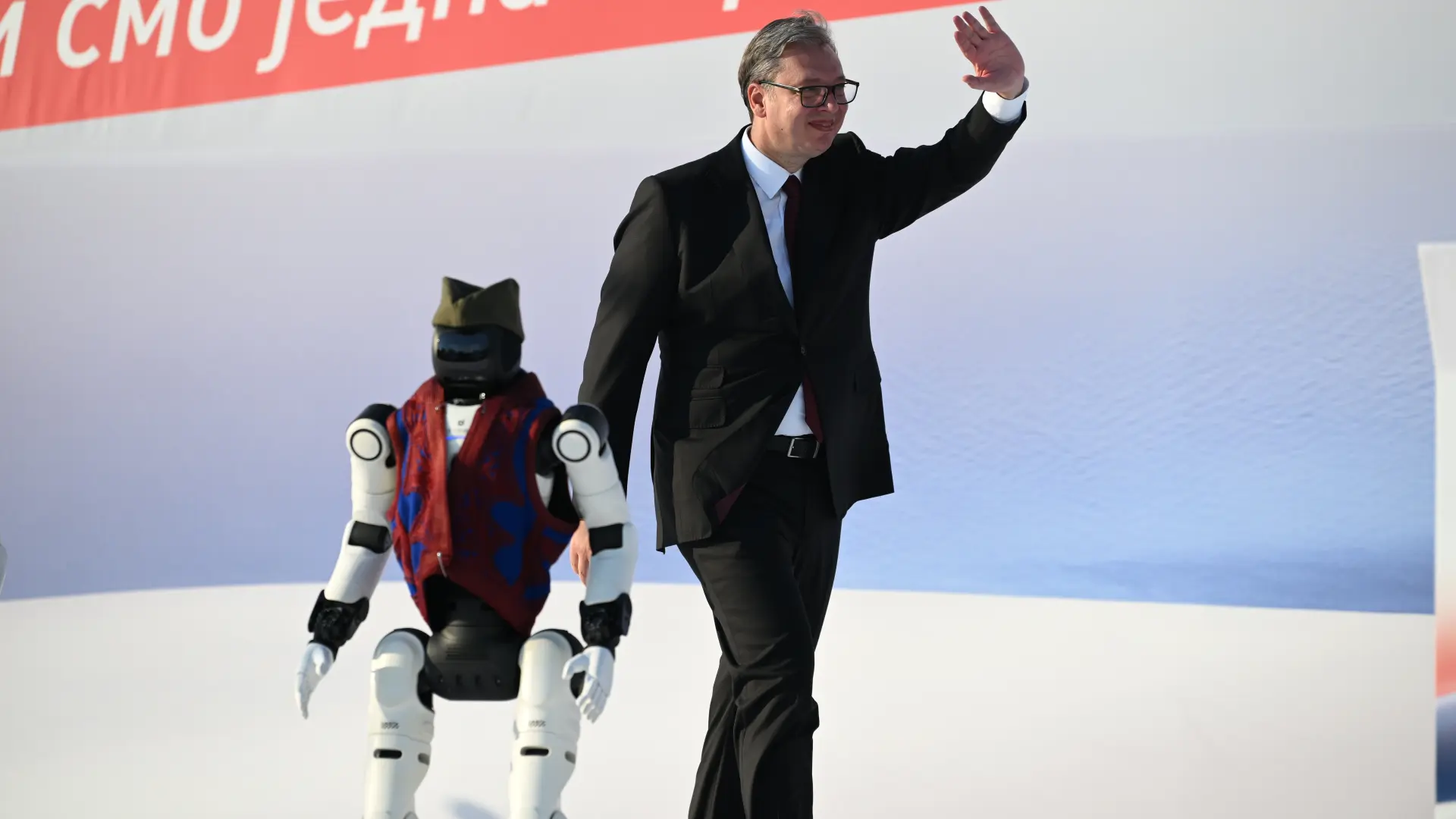 Tan2026-06-2718451943_3 aleksandar vucic roboti skup srbija jedna porodica amir hamzagic-6a3ffe77ab716.webp