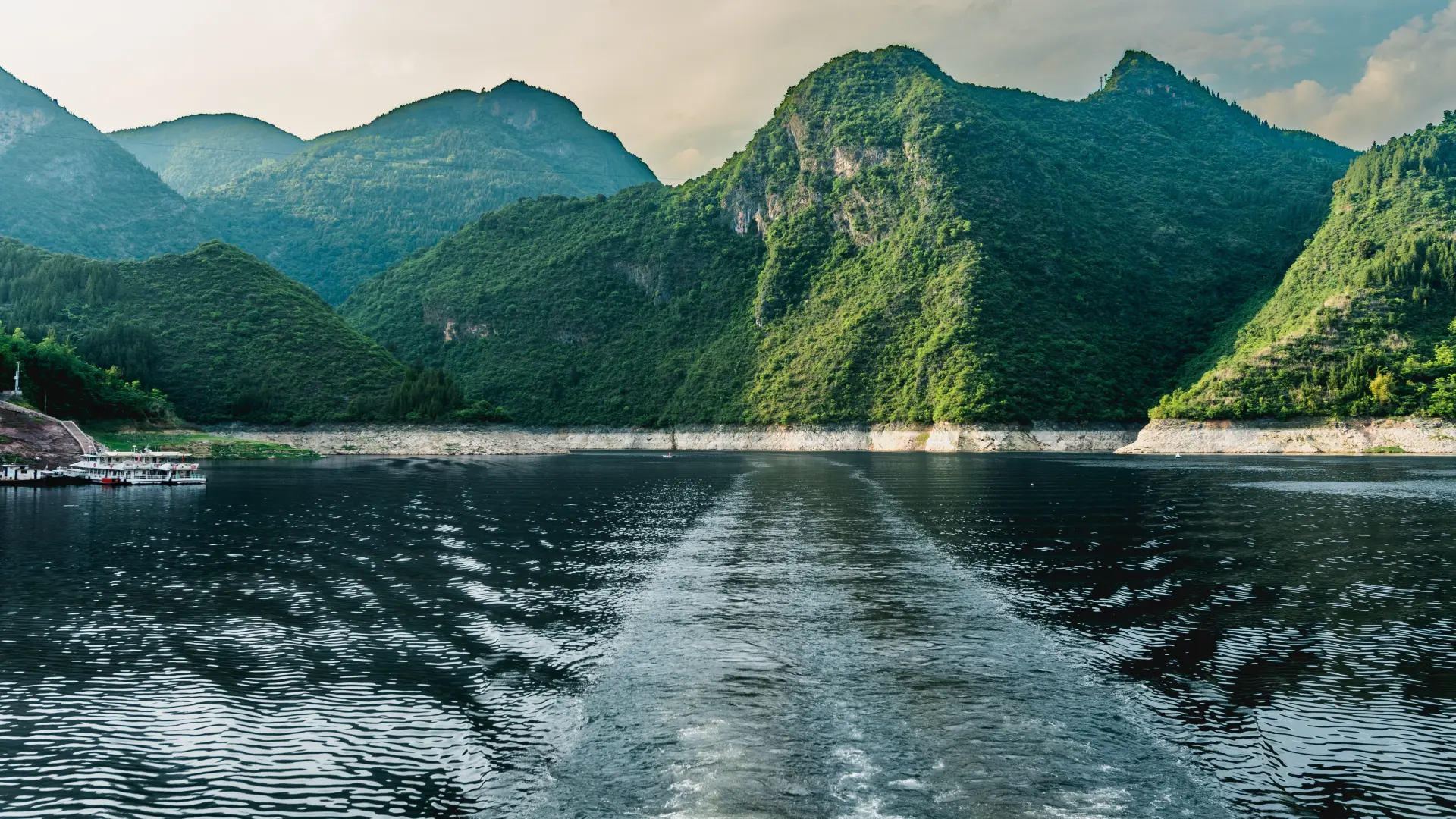 reka jangce shutterstock_2659465737-6a202fa4d8c56.webp