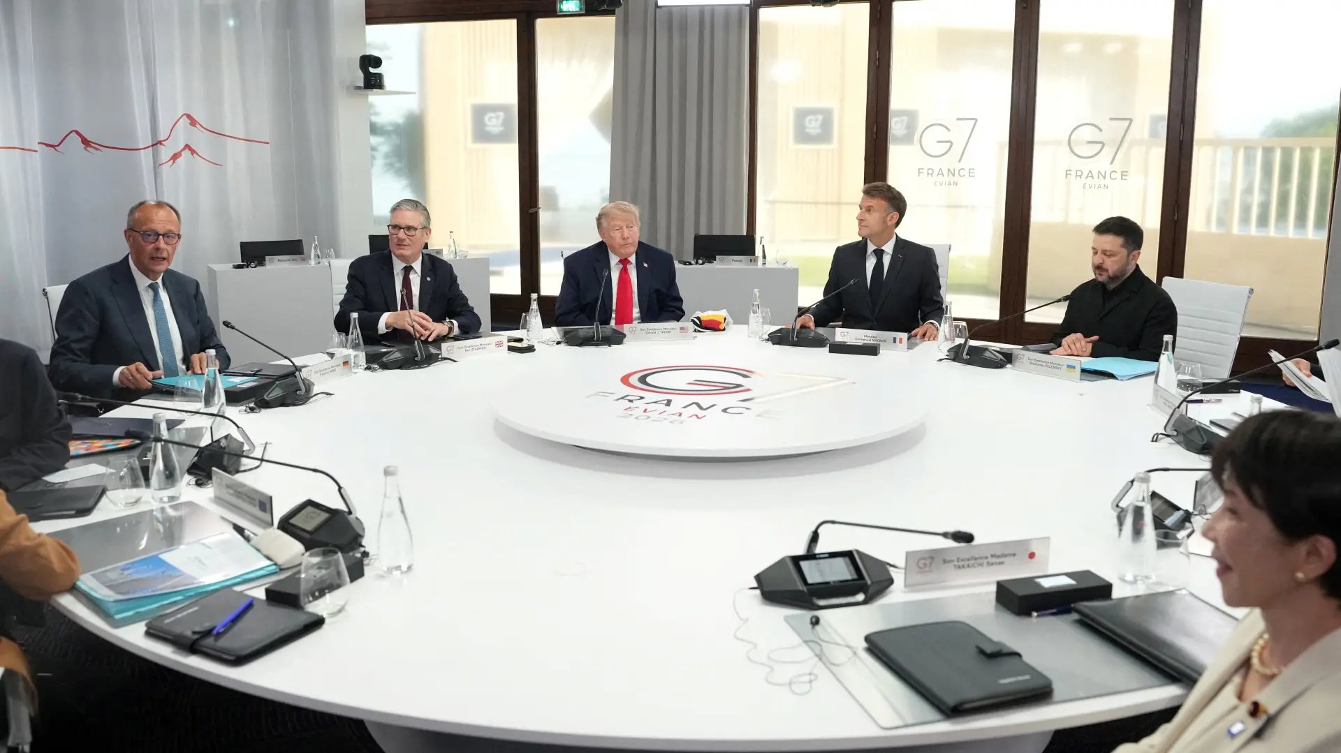 samit g7 Švajcarska Donald Tramp Makron Zelenski Thibault Camus Pool via REUTERS-6a323e809cce8.webp