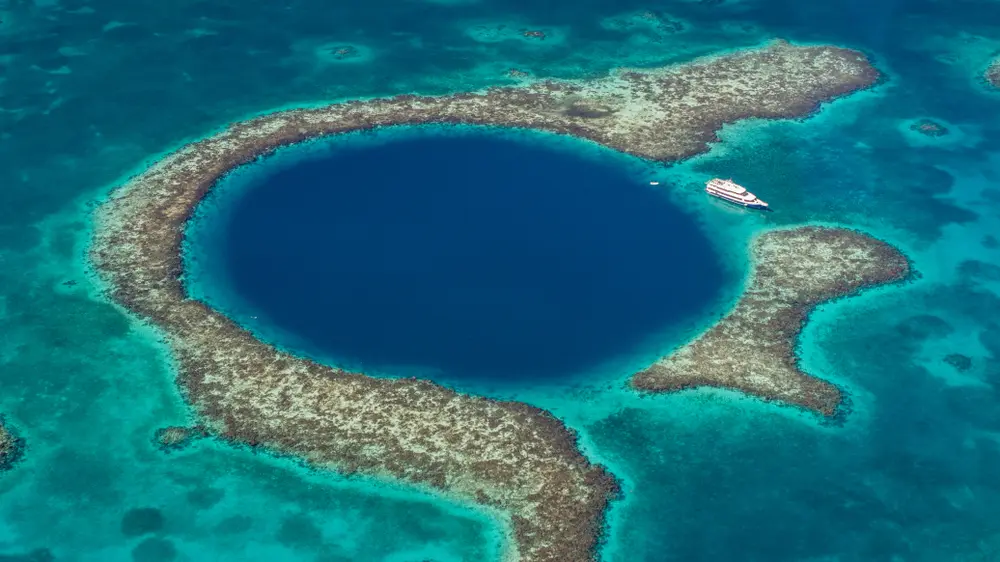 shutterstock_1042742638 velika plava rupa, zanimljivostijpg-6a3fcbb77f4e3.webp